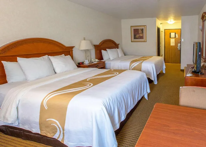 Quality & Hotel Laramie