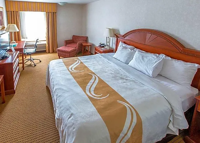 Quality & Hotel Laramie